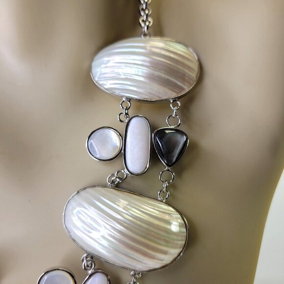 Huge Mother Of Pearl Style Bib Choker Necklace Statement Faux Pearl Necklace - Picture 3 of 11